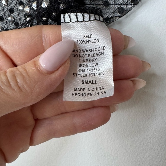 Hot & Delicious Black Sequin Crop Blouse *NWT - Picture 11 of 13